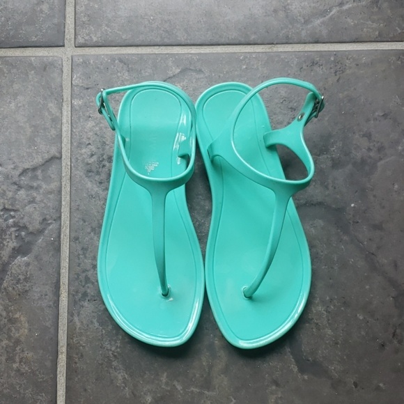 old navy plastic flip flops